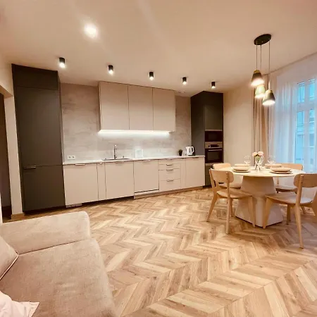 Kobiela Family Delux Ktw Center * Kattowitz